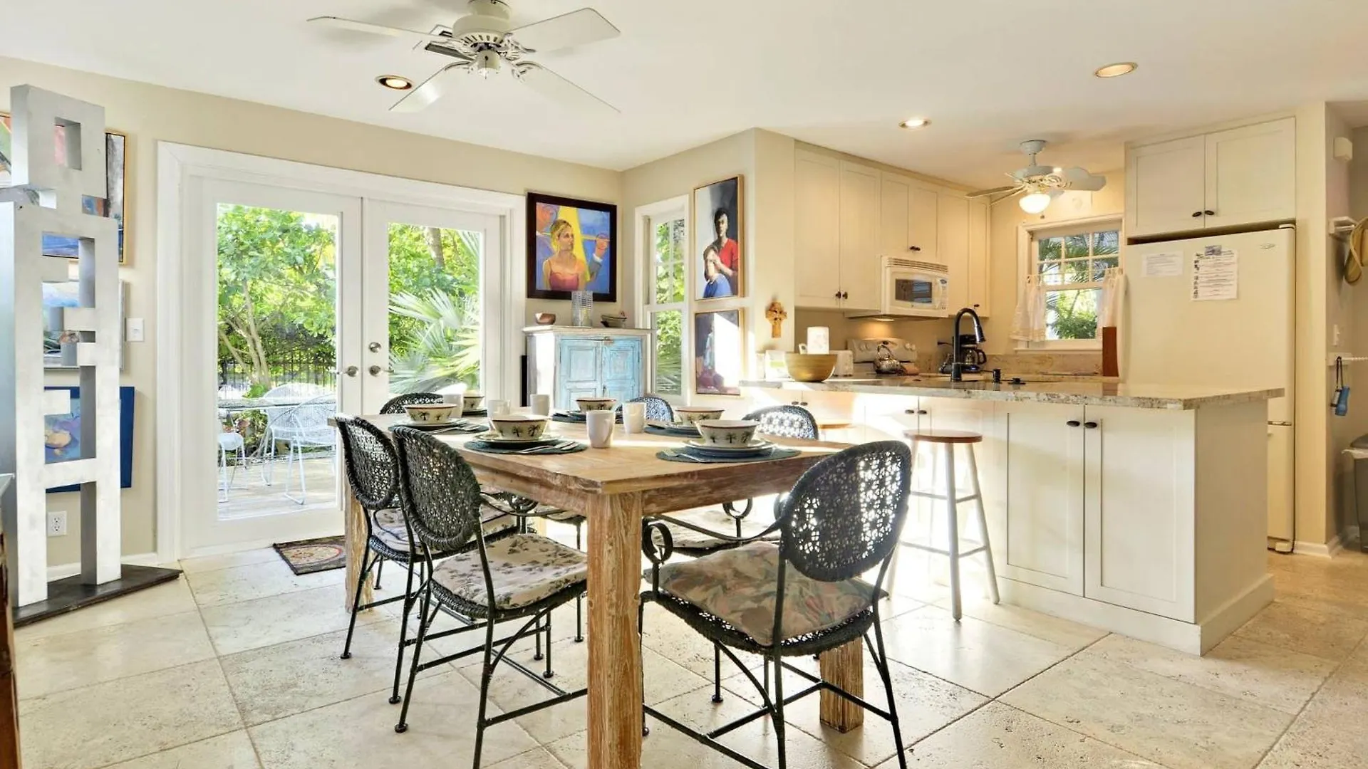 Artist Garden By Avantstay Great Location W Balcony Outdoor Dining Shared Pool Bbq Week Long Stays Key West 0*,  United States
