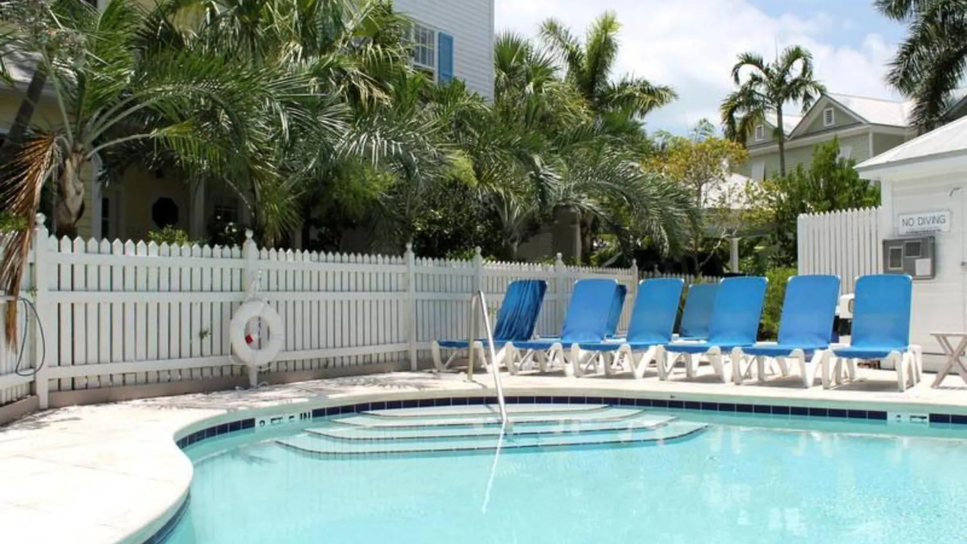 Artist Garden By Avantstay Great Location W Balcony Outdoor Dining Shared Pool Bbq Week Long Stays Key West Tatil Evi