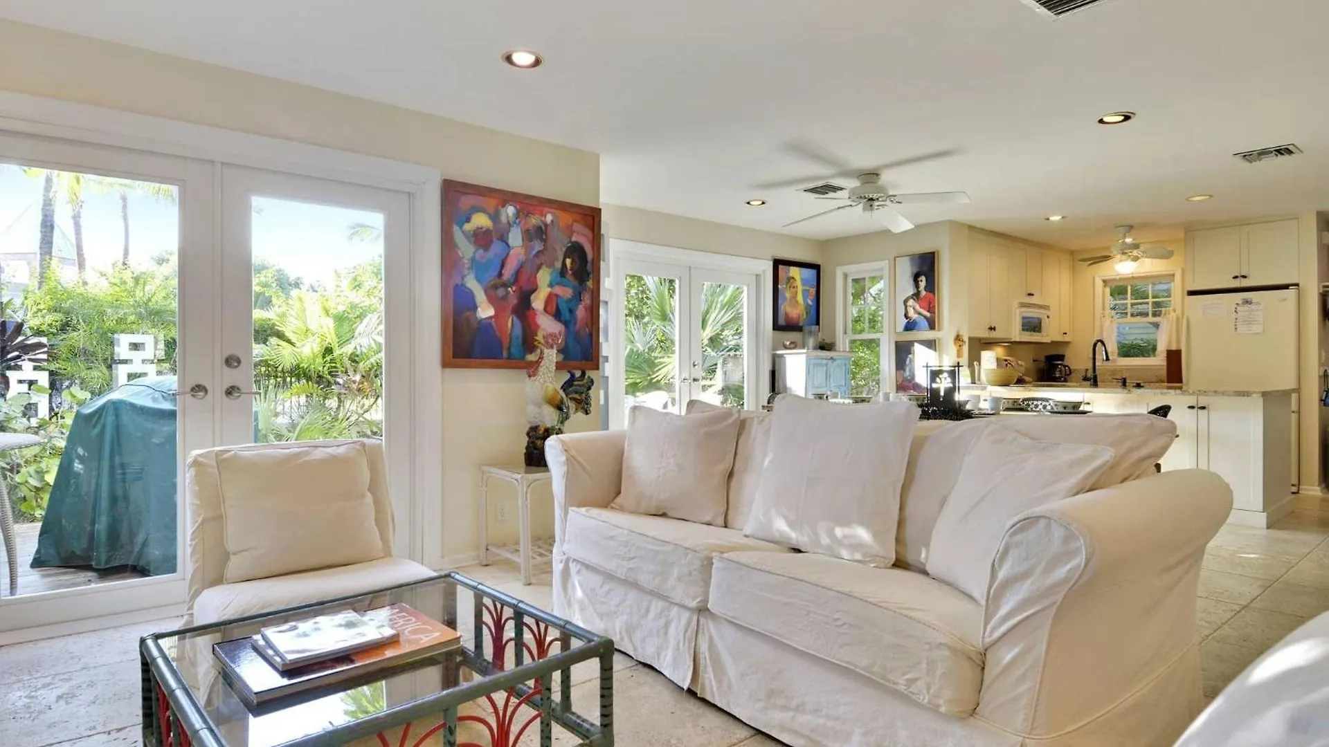 Artist Garden By Avantstay Great Location W Balcony Outdoor Dining Shared Pool Bbq Week Long Stays Key West ABD