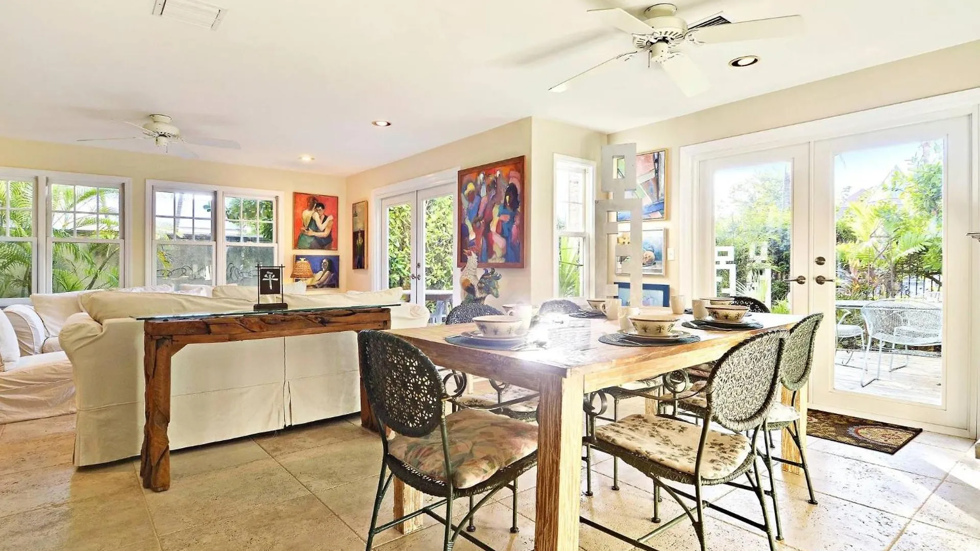 Artist Garden By Avantstay Great Location W Balcony Outdoor Dining Shared Pool Bbq Week Long Stays location